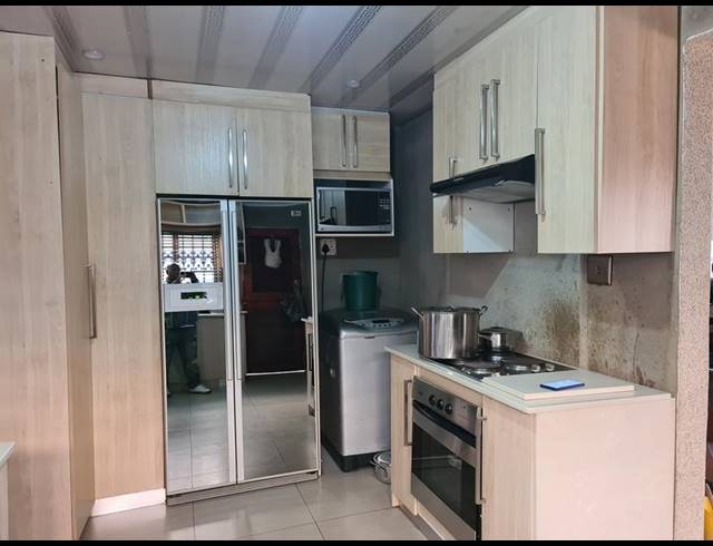 2 BEDROOM HOUSE FOR SALE IN STRETFORD